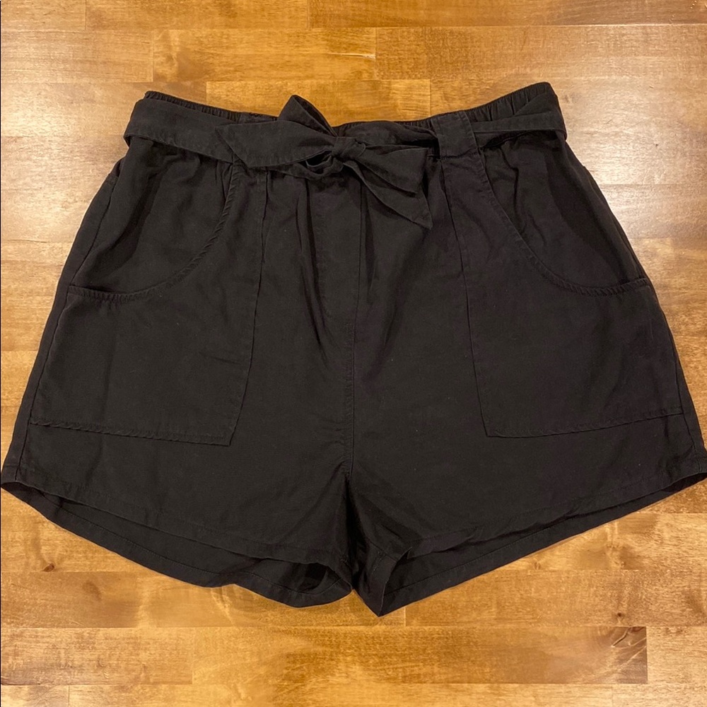 Women's Carly Jean Los Angeles Tie Shorts